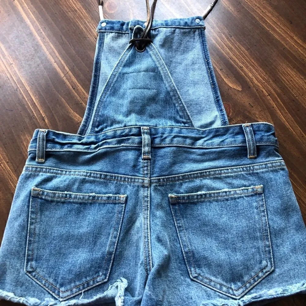 Forever 21 Distressed Size 24 Jean Short Bibs!
